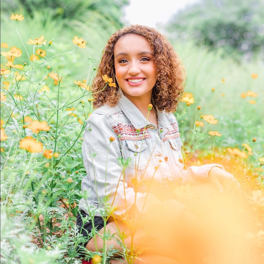 Meet Your Posher, Nia